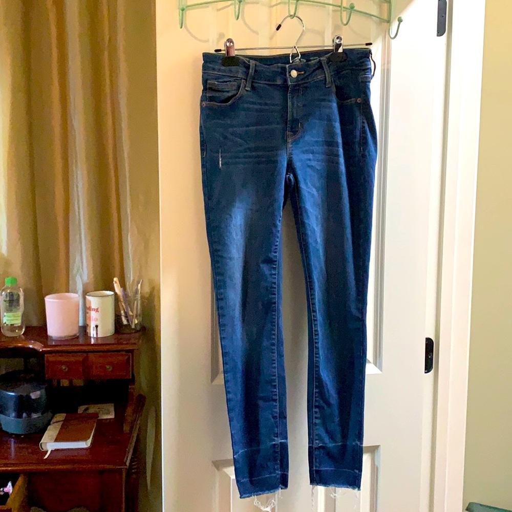 Good staple denim to have from old navy. Lightly distressed hemline.